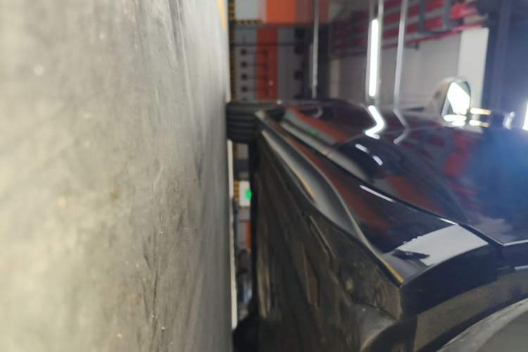 Used Nio ET5T 2025 75 kWh Touring Left Side Sill