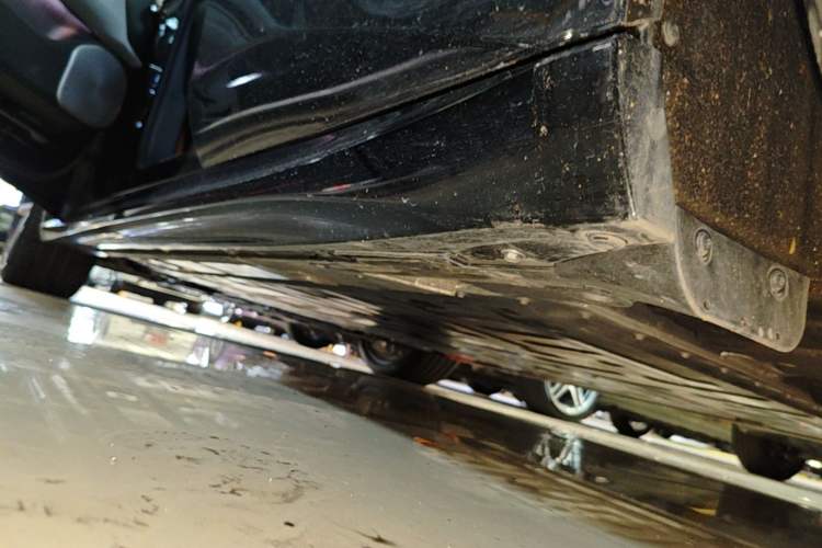 Used Nio ET5T 2025 Model Champion Commemorative Edition, 75kWh Touring Left Side Sill