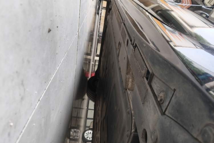 Used Nio ET5T 2025 75 kWh Touring Left Side Sill