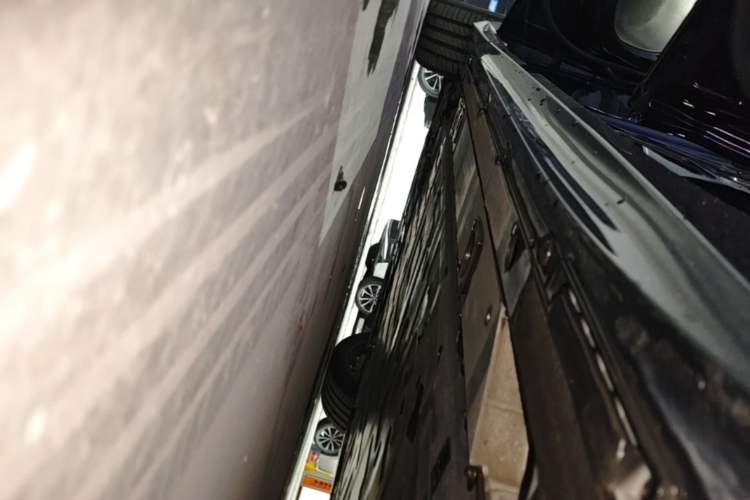 Used Nio ET5T 2025 75 kWh Touring Left Side Sill