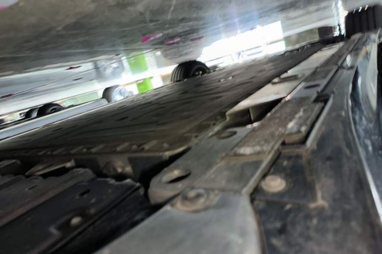 Used Nio ET5T 2025 75 kWh Touring Left Side Sill