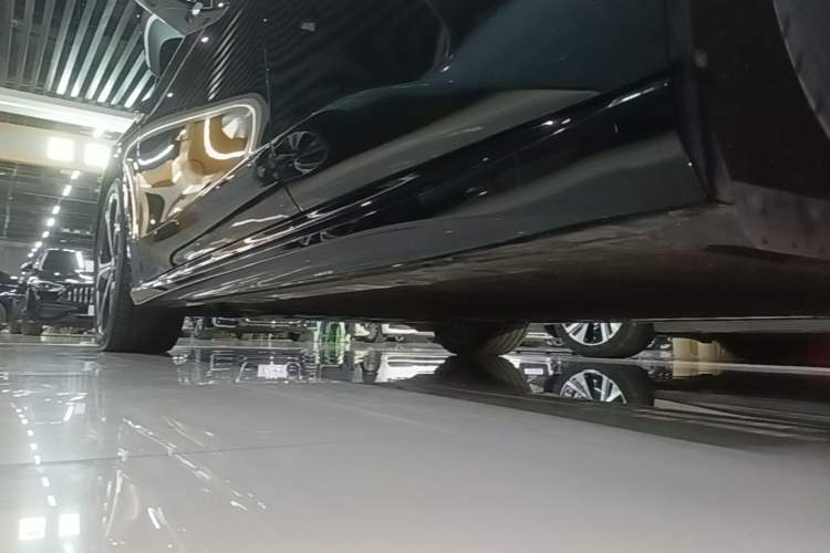 Used Nio ET5T 2025 75 kWh Touring Left Side Sill