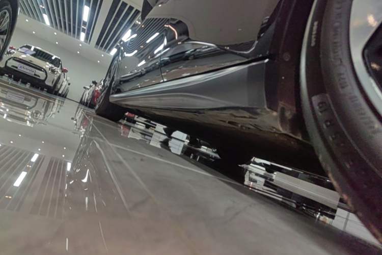 Used Nio ET5T 2025 75 kWh Touring Left Side Sill
