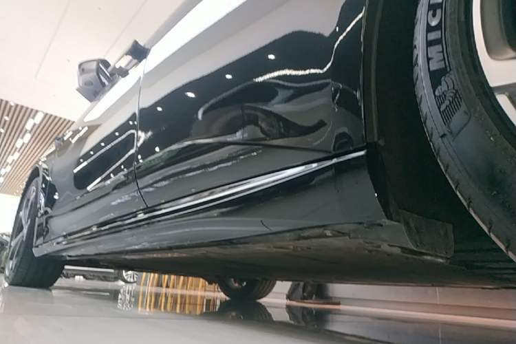 Used Nio ET5T 2025 75 kWh Touring Left Side Sill