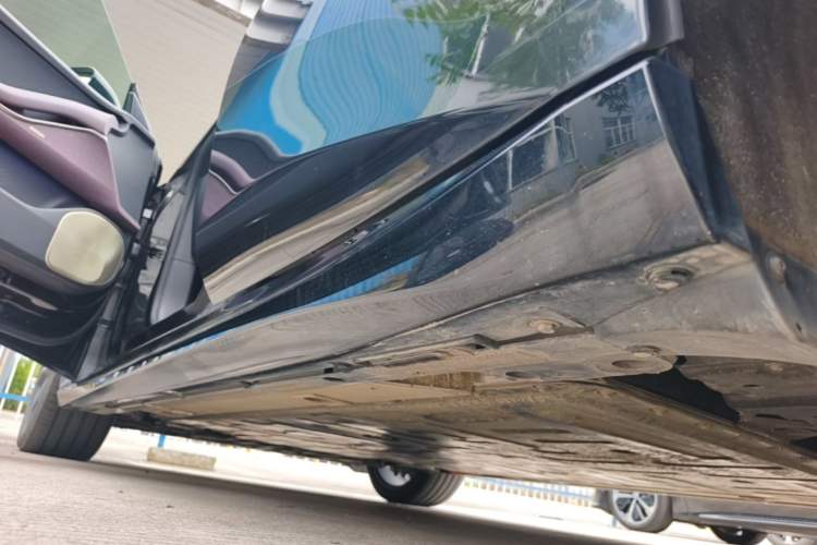 Used Nio ET5T 2025 75 kWh Touring Left Side Sill