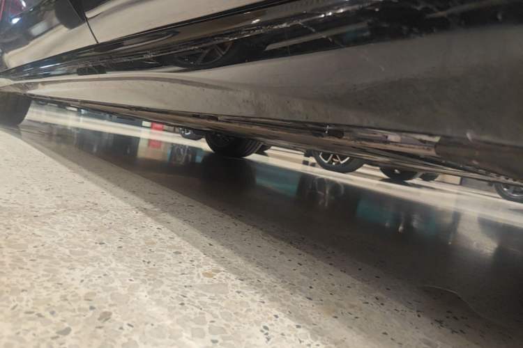 Used Nio ET5T 2025 Model Shadow Package Limited Edition, 75kWh Touring Left Side Sill
