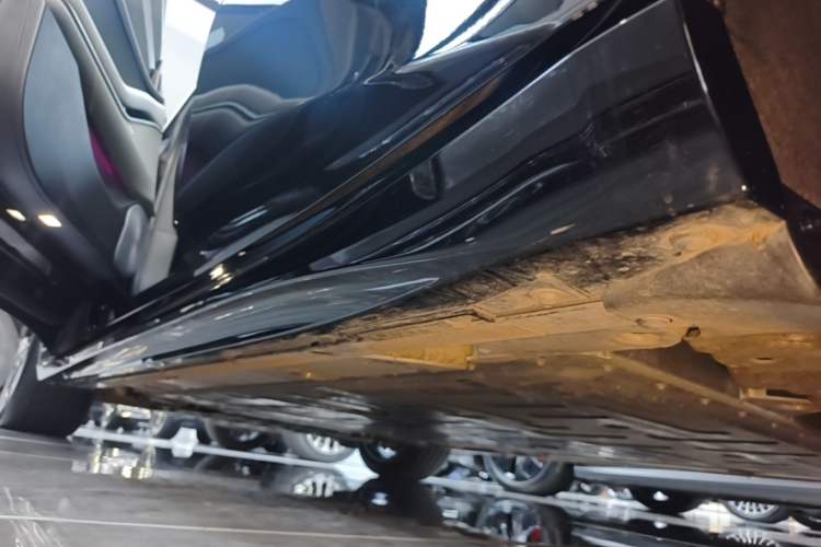 Used Nio ET5T 2025 75 kWh Touring Left Side Sill