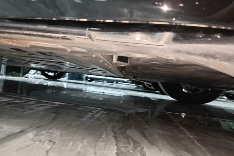 Used Nio ET5T 2025 75 kWh Touring Left Side Sill