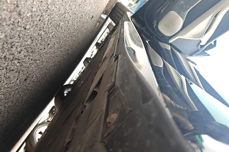 Used Nio ET5T 2025 75 kWh Touring Left Side Sill