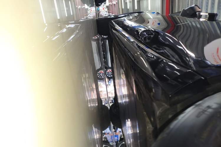 Used Nio ET5T 2025 75 kWh Touring Left Side Sill