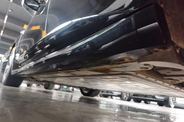 Used Nio ET5T 2025 75 kWh Touring Left Side Sill