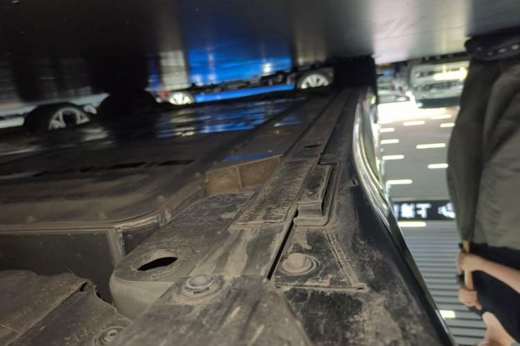 Used Nio ET5T 2025 75 kWh Touring Left Side Sill