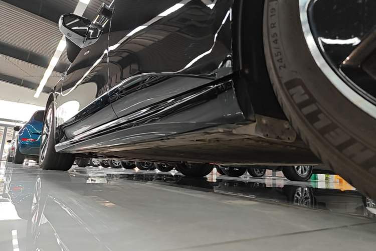 Used Nio ET5T 2025 75 kWh Touring Left Side Sill