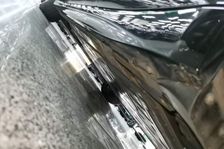 Used Nio ET5T 2025 75 kWh Touring Left Side Sill