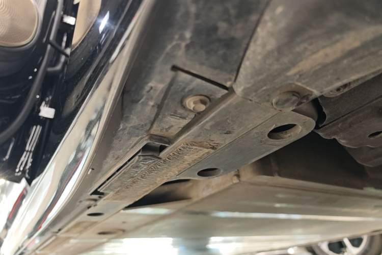 Used Nio ET5T 2025 75 kWh Touring Left Side Sill