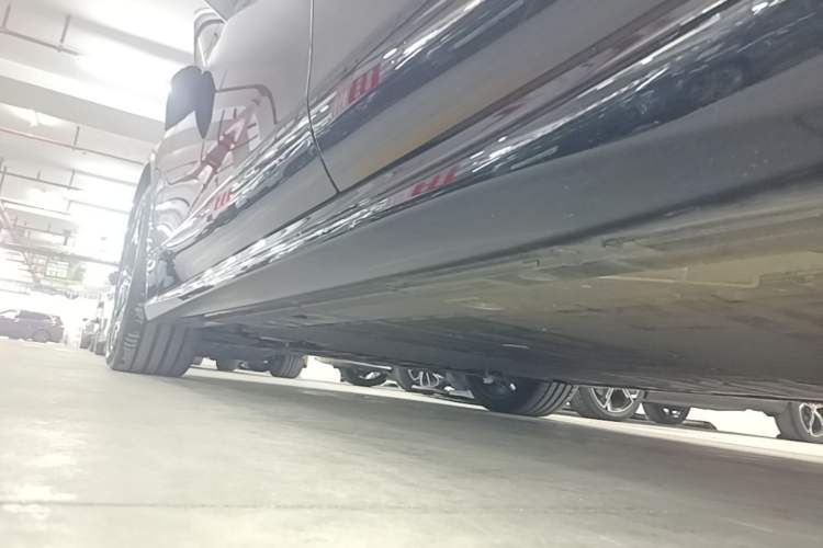 Used Nio ET5T 2025 75 kWh Touring Left Side Sill