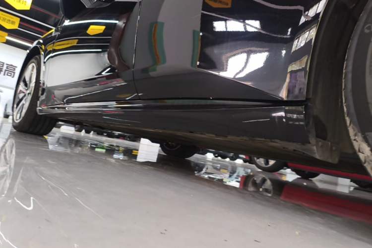 Used Nio ET5T 2025 75 kWh Touring Left Side Sill
