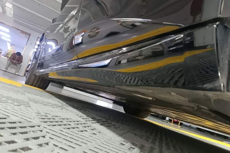 Used Nio ET5T 2025 75 kWh Touring Left Side Sill