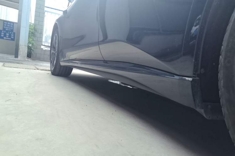 Used Nio ET5T 2025 75 kWh Touring Left Side Sill