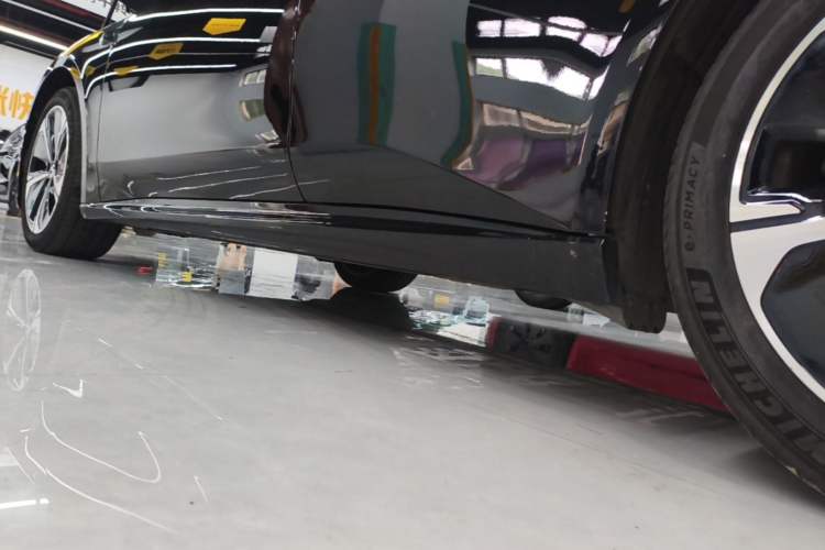 Used Nio ET5T 2025 75 kWh Touring Left Side Sill