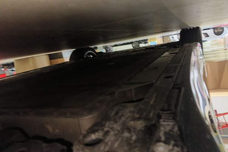 Used Nio ET5T 2025 75 kWh Touring Left Side Sill