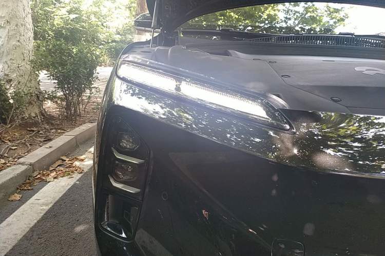 Used Nio ET5T 2025 75 kWh Touring Right Front Headlight