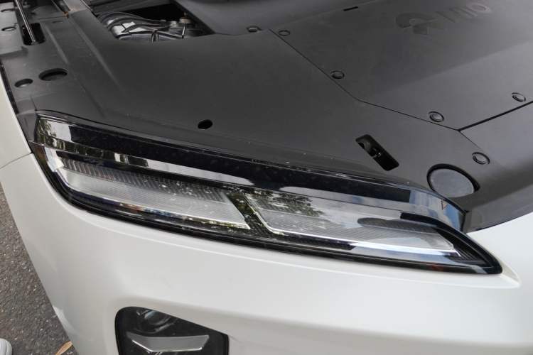 Used Nio ET5T 2025 75 kWh Touring Right Front Headlight