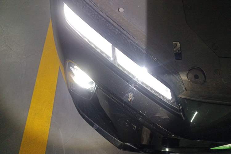 Used Nio ET5T 2025 75 kWh Touring Right Front Headlight