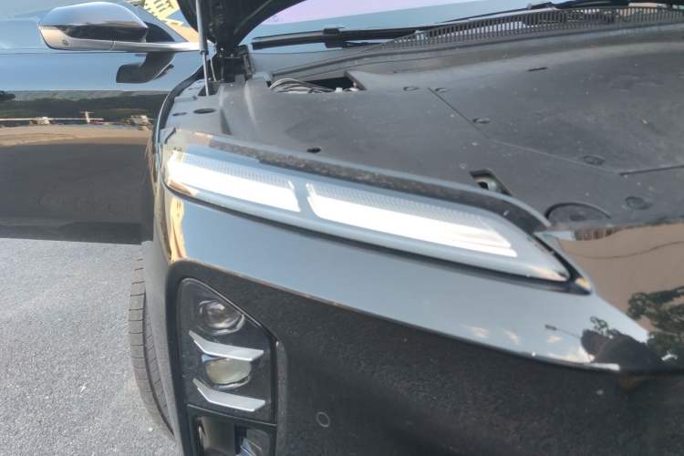 Used Nio ET5T 2025 75 kWh Touring Right Front Headlight