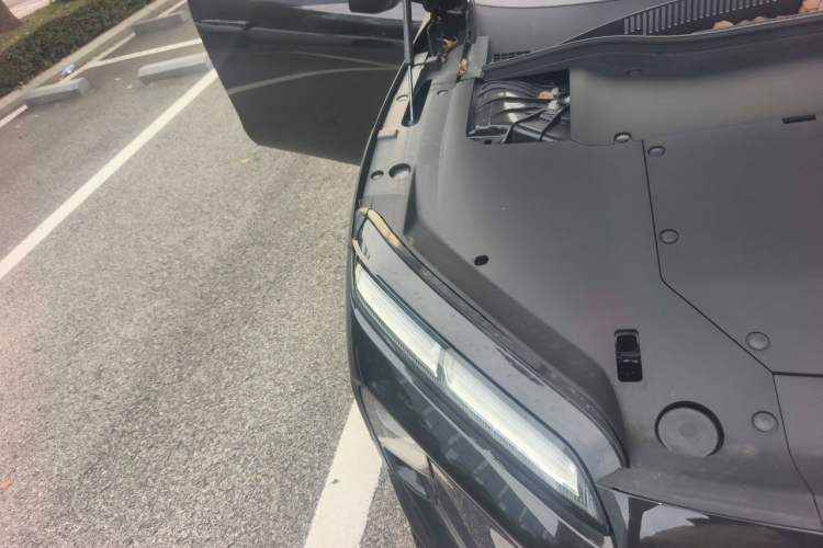Used Nio ET5T 2025 75 kWh Touring Right Front Headlight