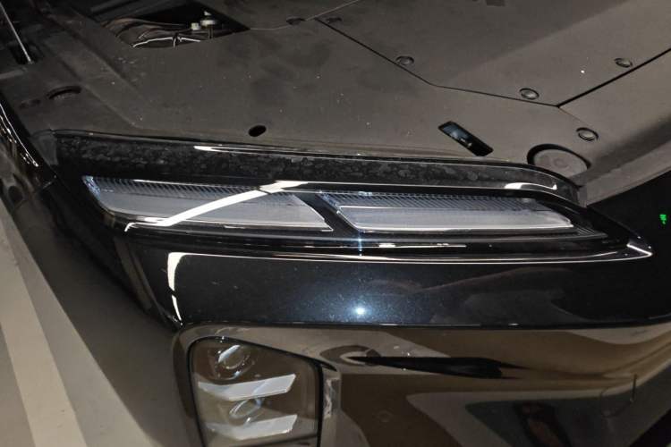Used Nio ET5T 2025 75 kWh Touring Right Front Headlight