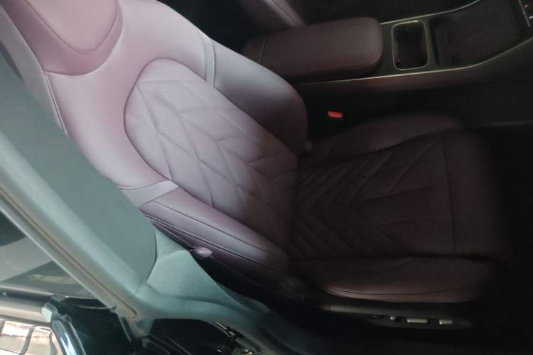 Used Nio ET5T 2025 75 kWh Touring Right Front Seat