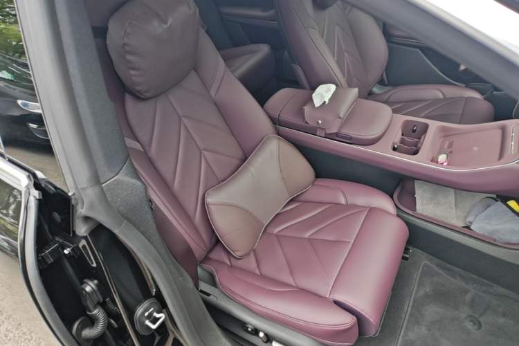Used Nio ET5T 2025 75 kWh Touring Right Front Seat