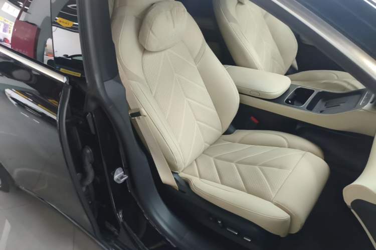 Used Nio ET5T 2025 75 kWh Touring Right Front Seat