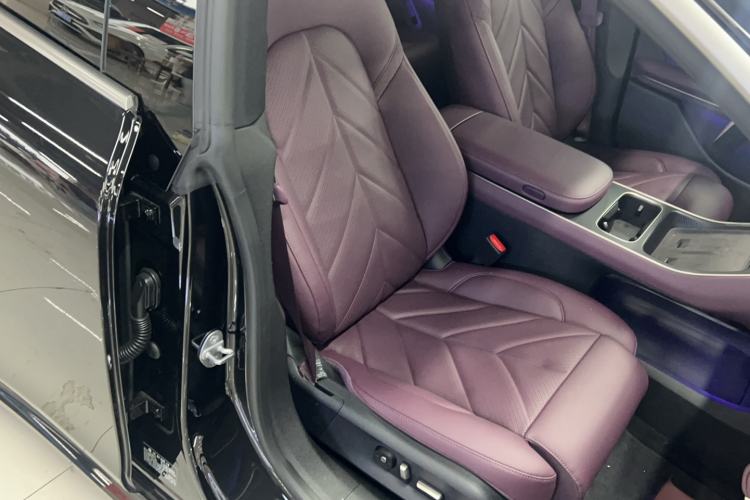 Used Nio ET5T 2025 75 kWh Touring Right Front Seat
