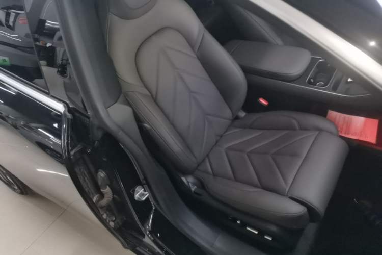 Used Nio ET5T 2025 75 kWh Touring Right Front Seat