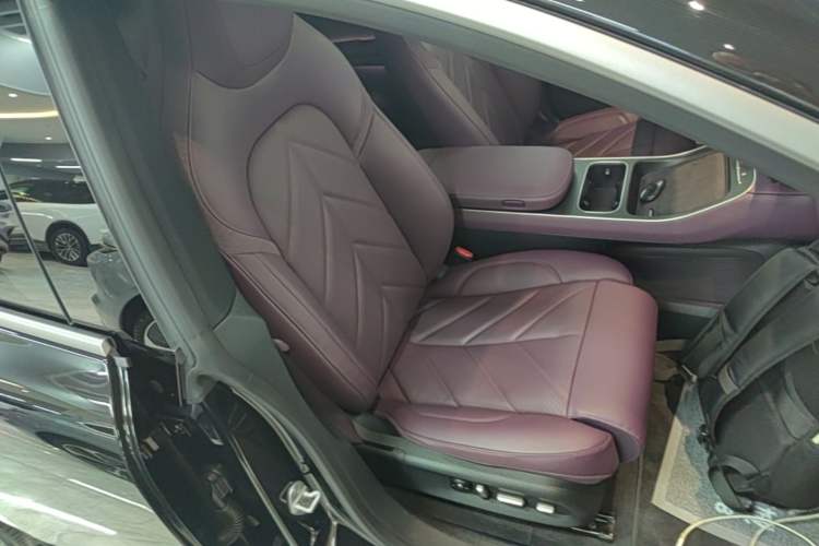 Used Nio ET5T 2025 75 kWh Touring Right Front Seat