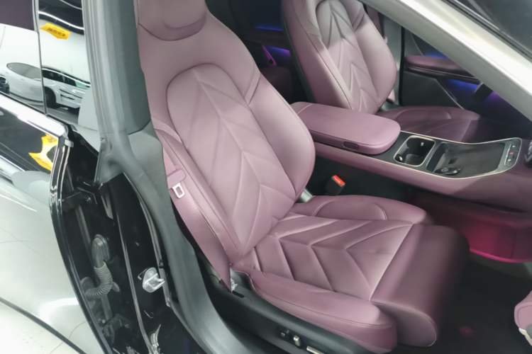 Used Nio ET5T 2025 75 kWh Touring Right Front Seat