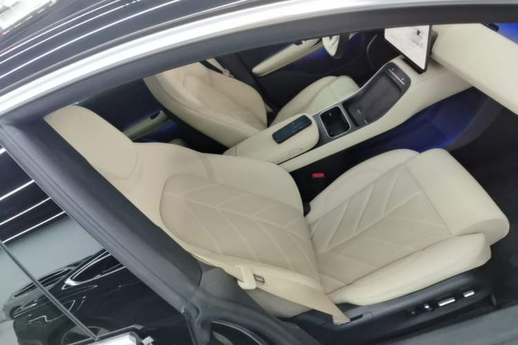 Used Nio ET5T 2025 75 kWh Touring Right Front Seat