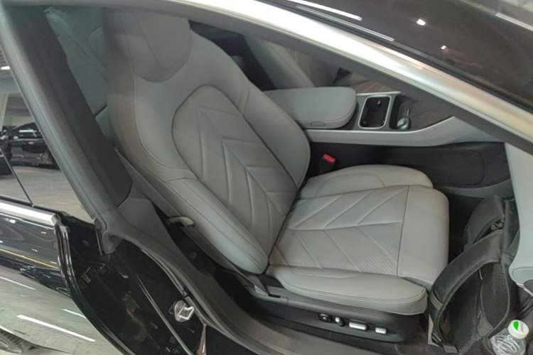 Used Nio ET5T 2025 75 kWh Touring Right Front Seat