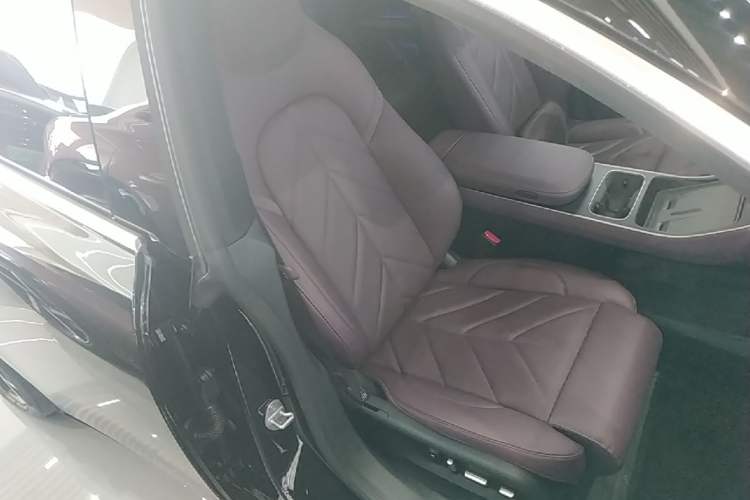 Used Nio ET5T 2025 75 kWh Touring Right Front Seat