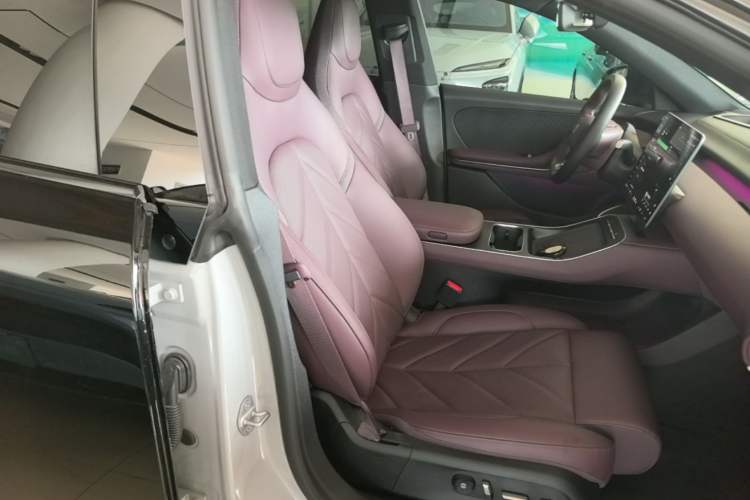 Used Nio ET5T 2025 75 kWh Touring Right Front Seat