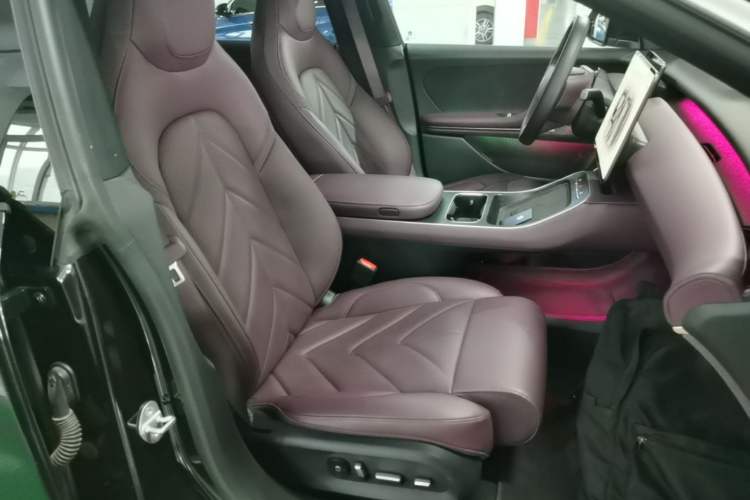 Used Nio ET5T 2025 75 kWh Touring Right Front Seat