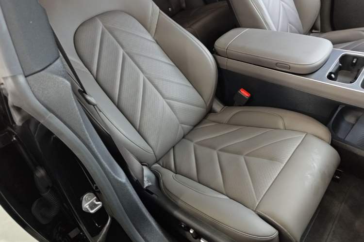 Used Nio ET5T 2025 100kWh Touring Right Front Seat