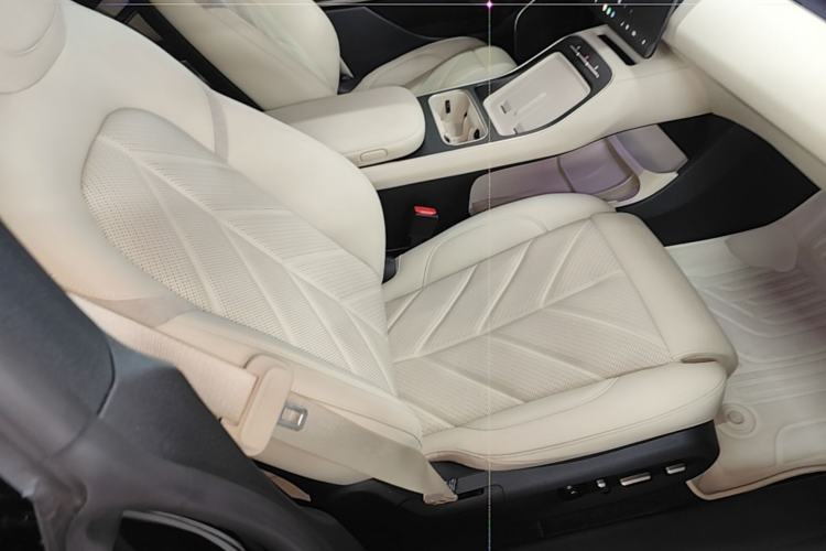 Used Nio ET5T 2025 75 kWh Touring Right Front Seat