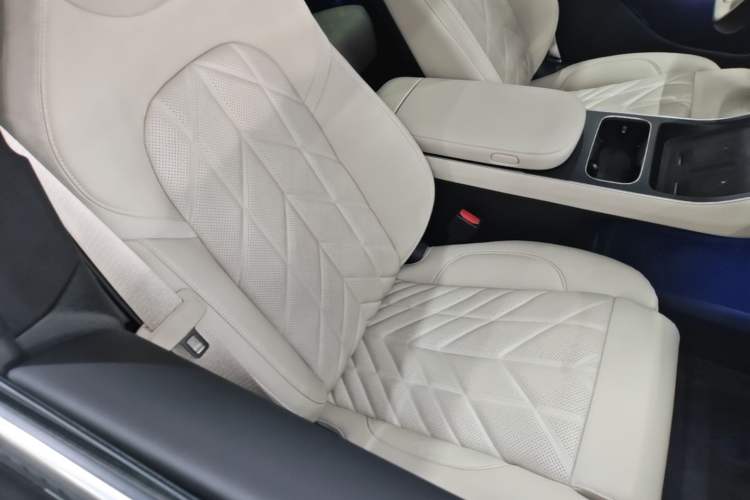 Used Nio ET5T 2025 75 kWh Touring Right Front Seat