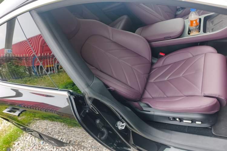 Used Nio ET5T 2025 75 kWh Touring Right Front Seat