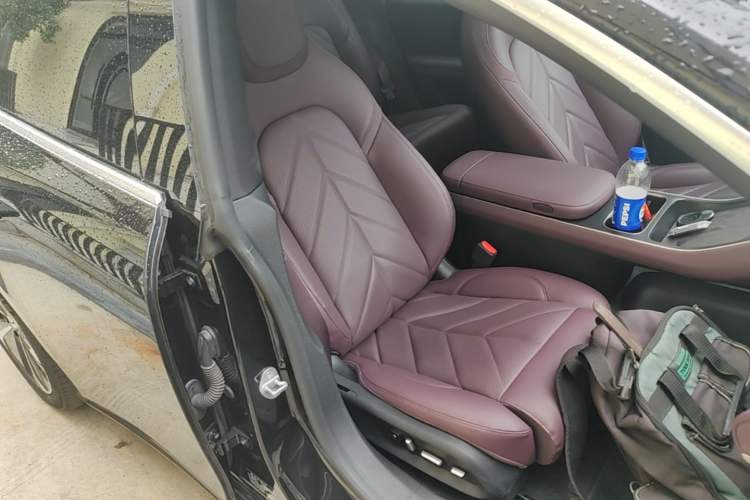 Used Nio ET5T 2025 75 kWh Touring Right Front Seat