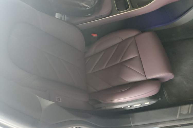 Used Nio ET5T 2025 75 kWh Touring Right Front Seat