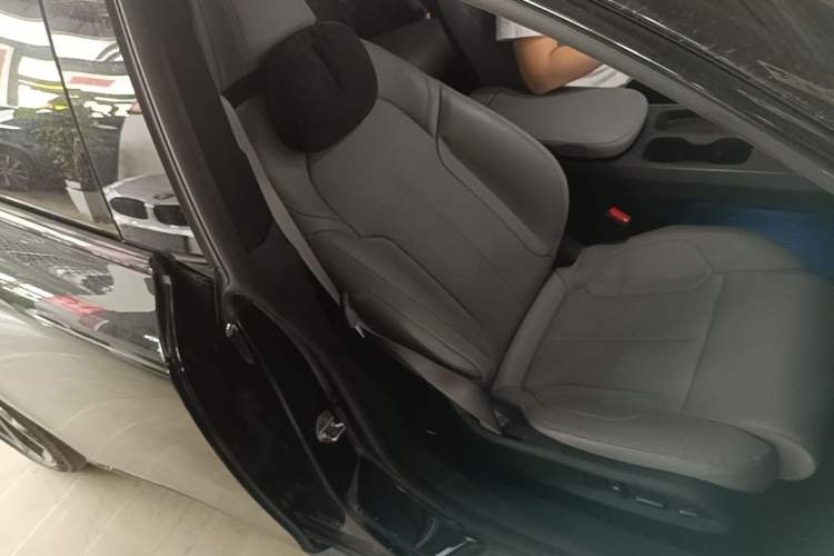 Used Nio ET5T 2025 75 kWh Touring Right Front Seat